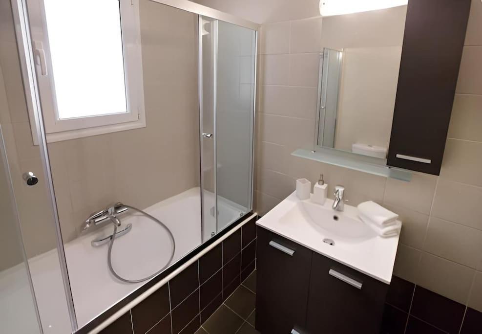 Modern Apartment In The Heart Of The City Atina Dış mekan fotoğraf