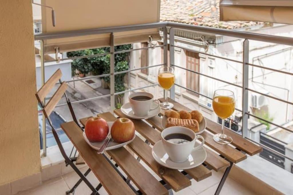 Modern Apartment In The Heart Of The City Atina Dış mekan fotoğraf